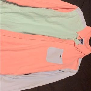 Vineyard Vine button up shirt